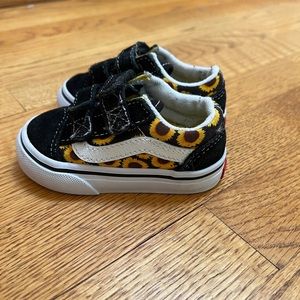 Vans off the wall sneakers